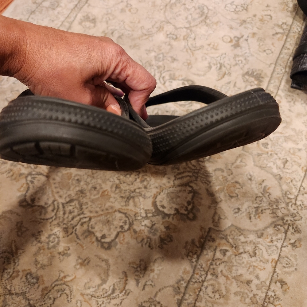 Crocs men black flip flops size 13 - Picture 5 of 6